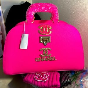 Hot pink tote purse, comes with shoulder strap